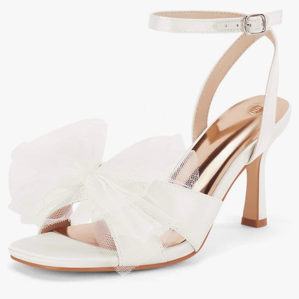 High Heals with a bow detail